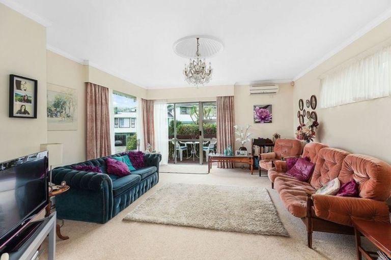 Photo of property in 1 Zande Terrace, Tawa, Wellington, 5028