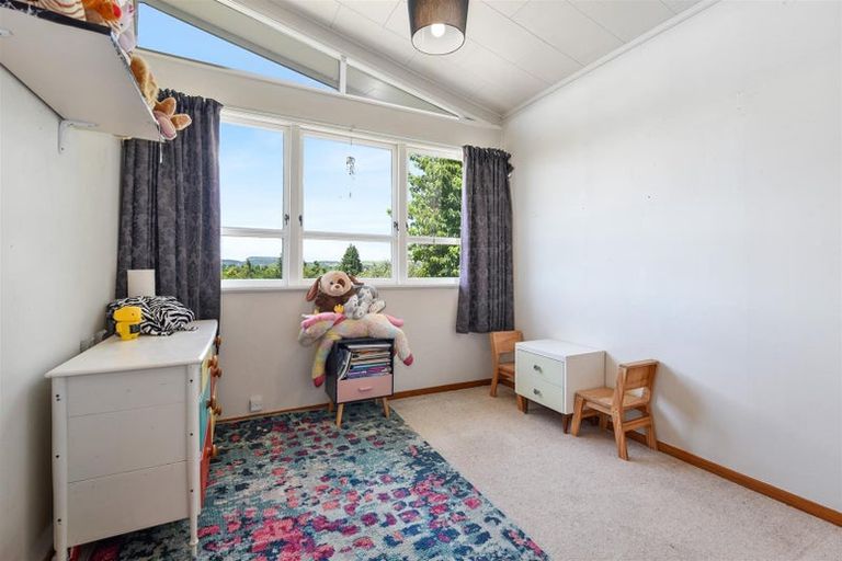 Photo of property in 6 Hawk Place, Selwyn Heights, Rotorua, 3015