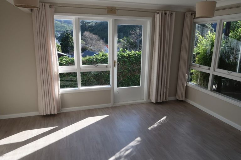 Photo of property in 10 Lucknow Terrace, Khandallah, Wellington, 6035