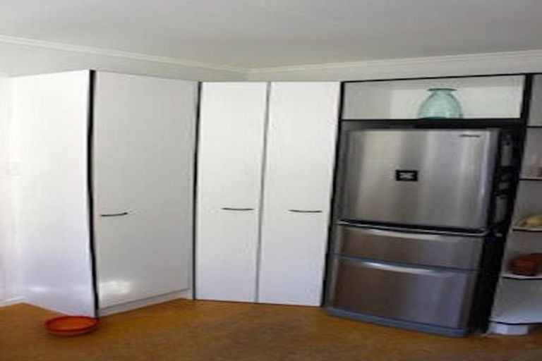 Photo of property in 204 Sutherland Road, Lyall Bay, Wellington, 6022