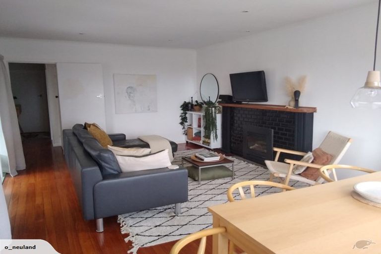 Photo of property in 16 Domain Crescent, Muriwai, Waimauku, 0881