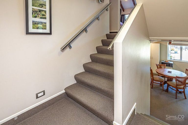 Photo of property in 2 Burtts Road, Durie Hill, Whanganui, 4500