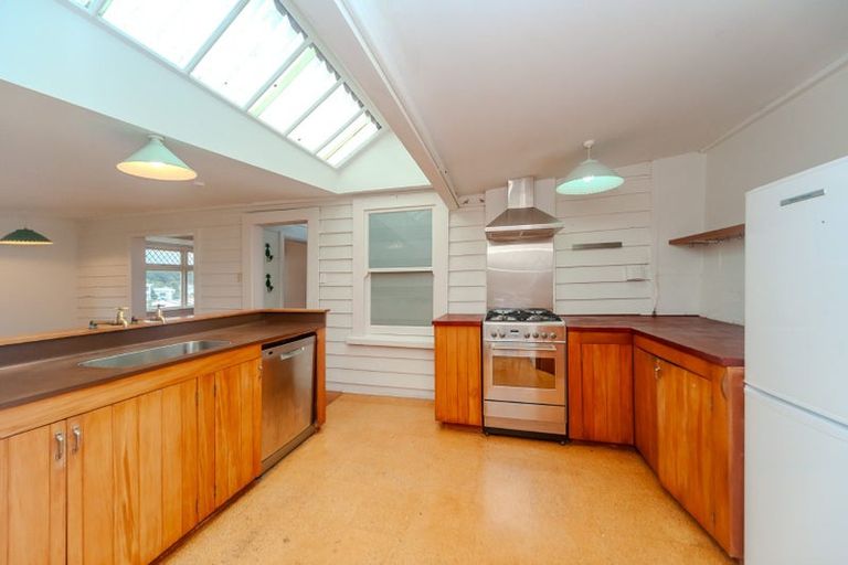 Photo of property in 6 Parliament Street, Thorndon, Wellington, 6011