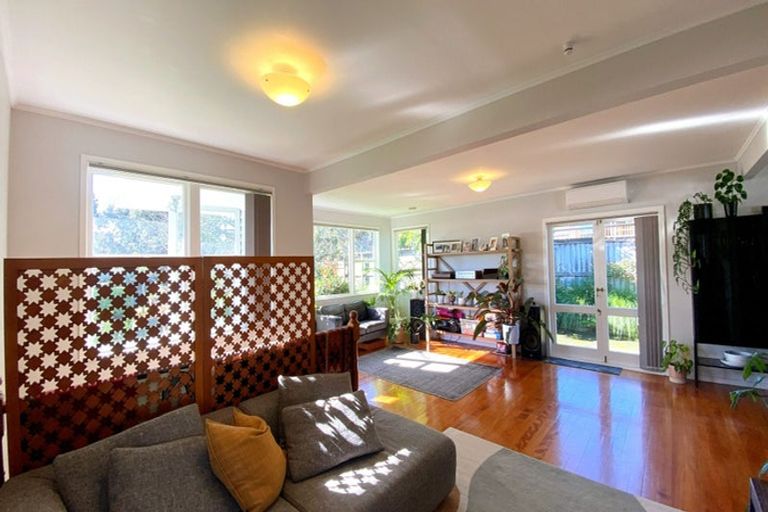 Photo of property in 17 Thomas Avenue, Te Atatu Peninsula, Auckland, 0610