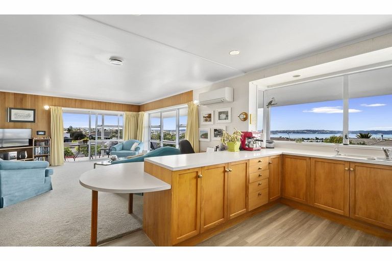 Photo of property in 2 Parkside Road, West Harbour, Auckland, 0618