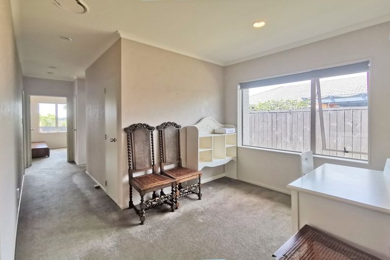 Photo of property in 36 Stranraer Crescent, Wattle Downs, Auckland, 2103