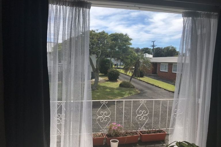 Photo of property in 28-30 Lake Pupuke Drive, Takapuna, Auckland, 0622