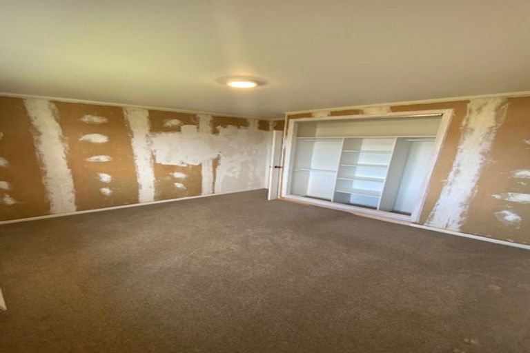 Photo of property in 14 Taupo Street, Green Bay, Auckland, 0604