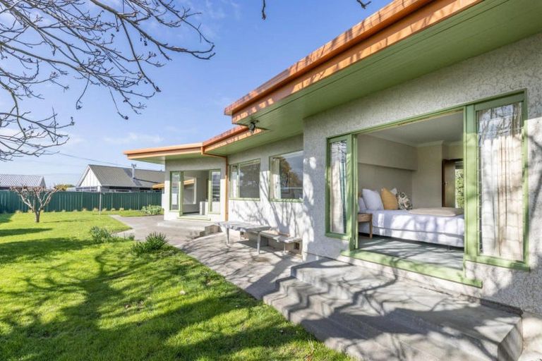 Photo of property in 16 Howard Road, Taradale, Napier, 4112