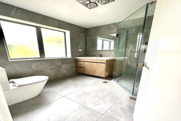 Photo of property in 8/11 Celeste Place, Totara Vale, Auckland, 0627