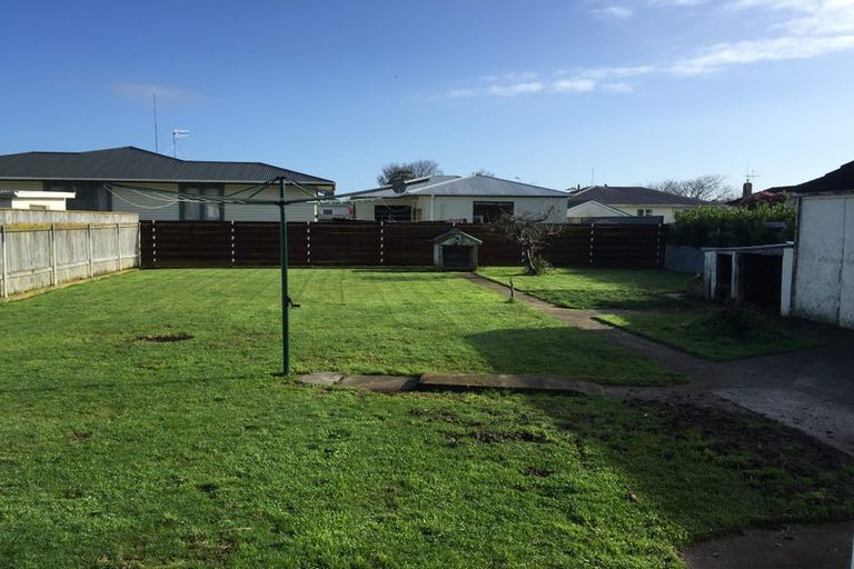 Photo of property in 15 Aberdeen Avenue, Takaro, Palmerston North, 4412
