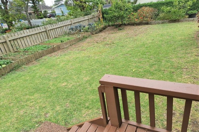 Photo of property in 10 Wallace Road, Mangere Bridge, Auckland, 2022