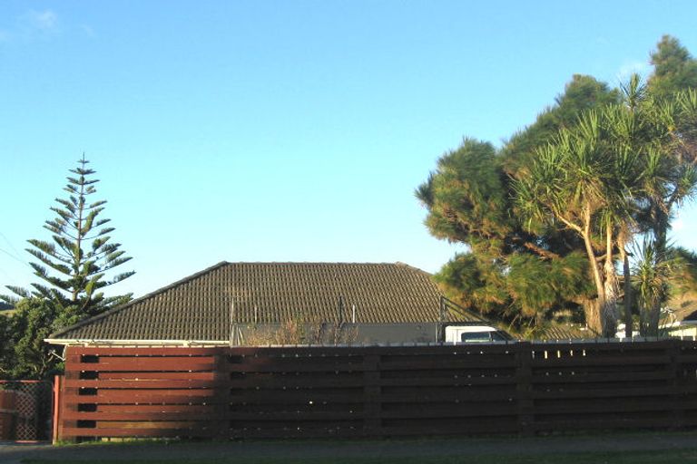 Photo of property in 15 Miranda Street, Cannons Creek, Porirua, 5024