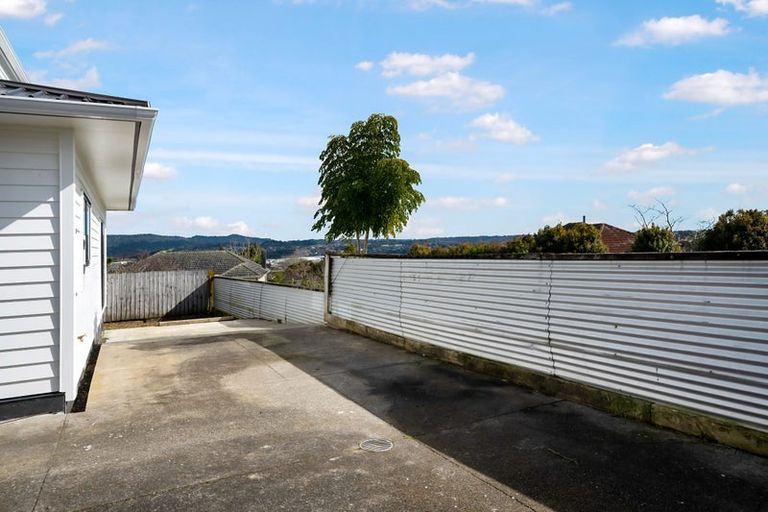 Photo of property in 4190a Great North Road, Glendene, Auckland, 0602