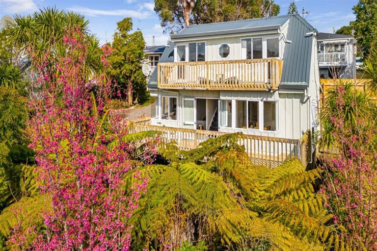 Photo of property in 1/51 Aeroview Drive, Beach Haven, Auckland, 0626