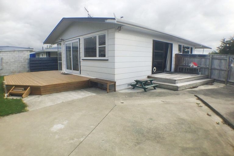 Photo of property in 5 Jones Place, Highbury, Palmerston North, 4412