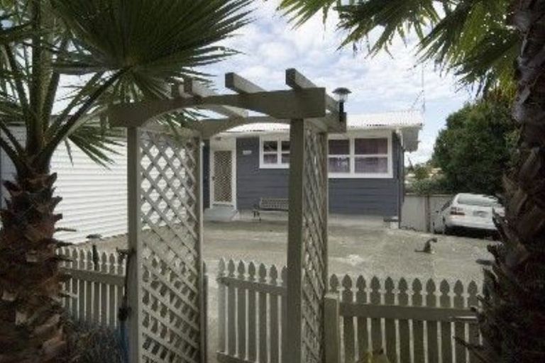 Photo of property in 20 Segedin Place, Glenfield, Auckland, 0629
