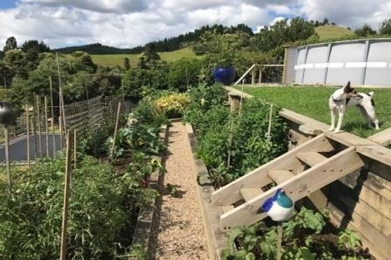 Photo of property in 8 Brenton Place, Whangamata, 3691