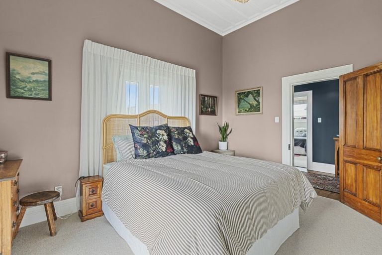 Photo of property in 18 Morley Street, New Plymouth, 4310