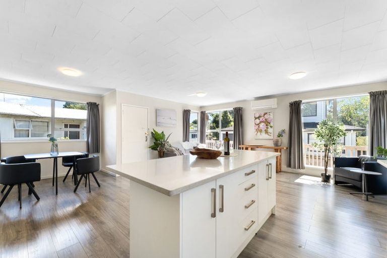 Photo of property in 95 Riverpark Crescent, Henderson, Auckland, 0610