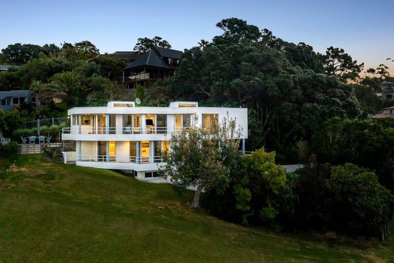 Photo of property in 32 Whale Cove, Stanmore Bay, Whangaparaoa, 0932