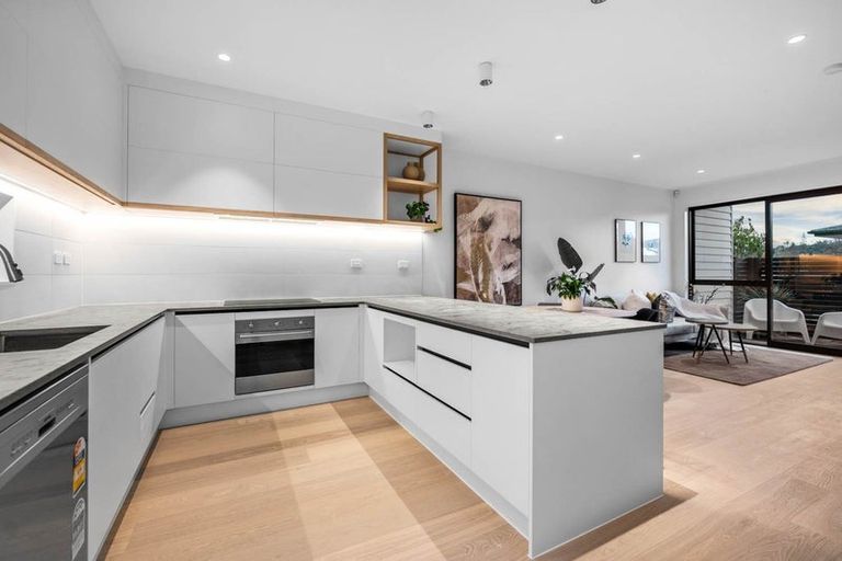 Photo of property in 21b Acacia Road, Torbay, Auckland, 0632