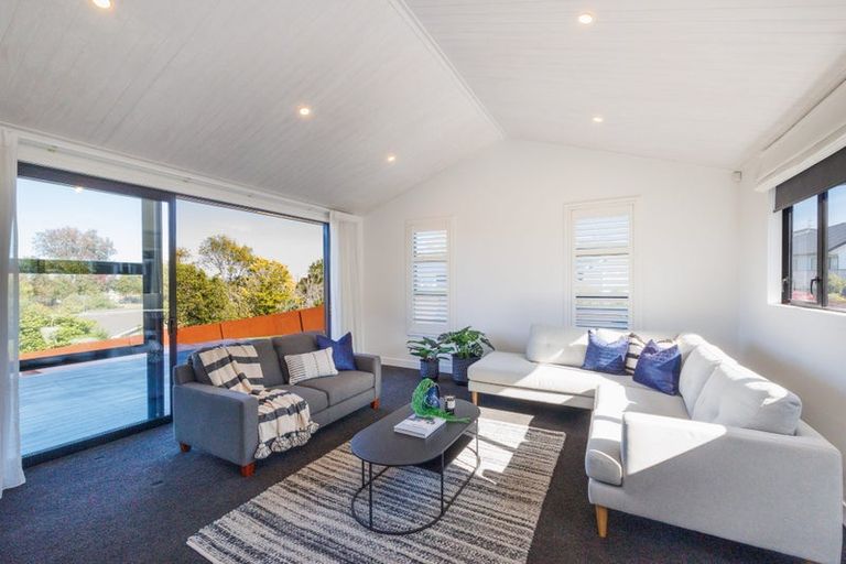 Photo of property in 2 Waimarama Court, Roslyn, Palmerston North, 4414