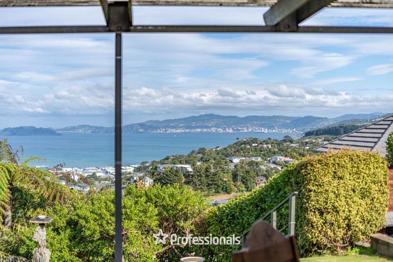 Photo of property in 9 Lemonwood Grove, Maungaraki, Lower Hutt, 5010