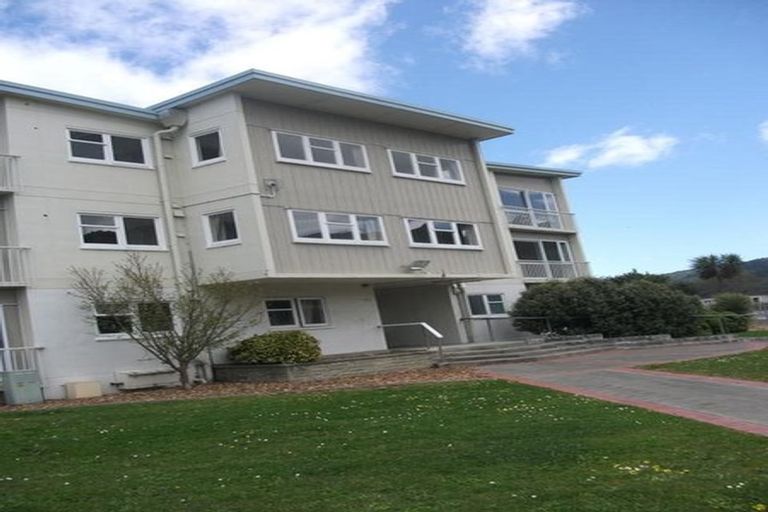 Photo of property in 95 Farmer Crescent, Taita, Lower Hutt, 5011