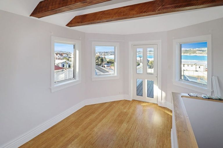 Photo of property in 242 Sutherland Road, Lyall Bay, Wellington, 6022