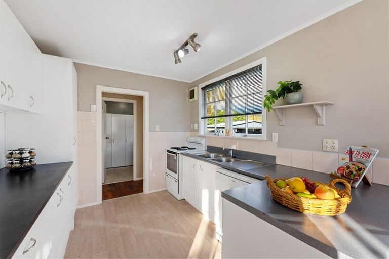 Photo of property in 54 Brightwater Crescent, Totara Park, Upper Hutt, 5018