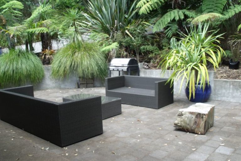 Photo of property in 97 Takahe Road, Titirangi, Auckland, 0604