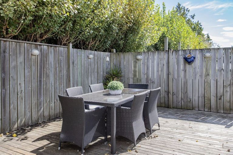 Photo of property in 55 Batten Grove, The Pines Beach, 7630