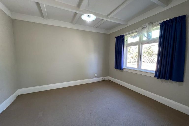 Photo of property in 19 Tirimoana Road, Te Atatu South, Auckland, 0602