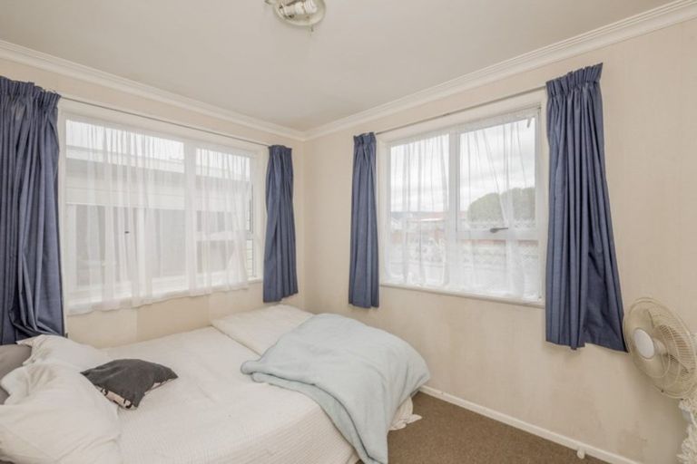 Photo of property in 1 Bartholomew Road, Levin, 5510