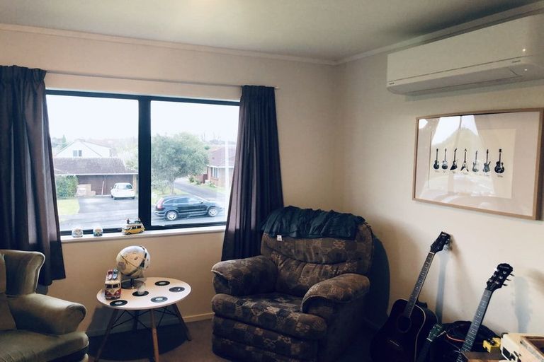 Photo of property in 92 Aviemore Drive, Highland Park, Auckland, 2010