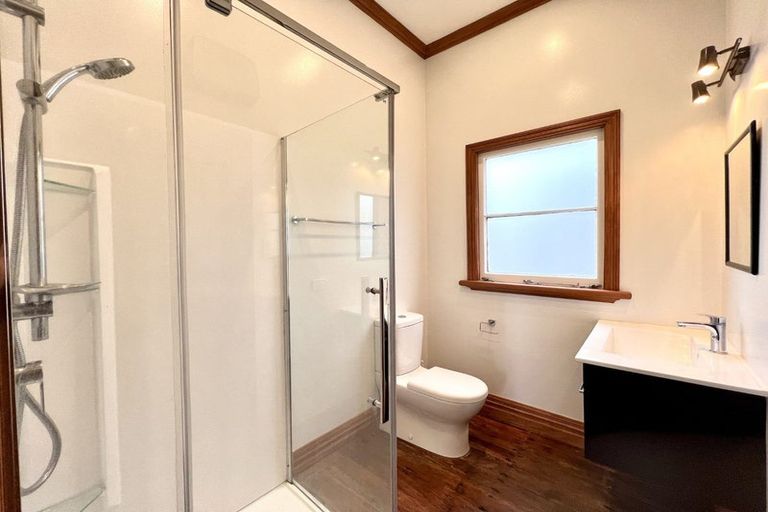 Photo of property in 53 Sutherland Road, Melrose, Wellington, 6023