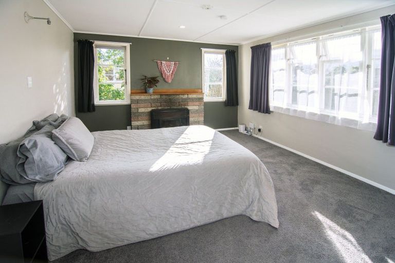 Photo of property in 14 Diamond Street, Carterton, 5713