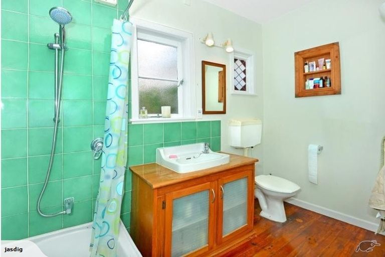 Photo of property in 135a Mokoia Road, Birkenhead, Auckland, 0626