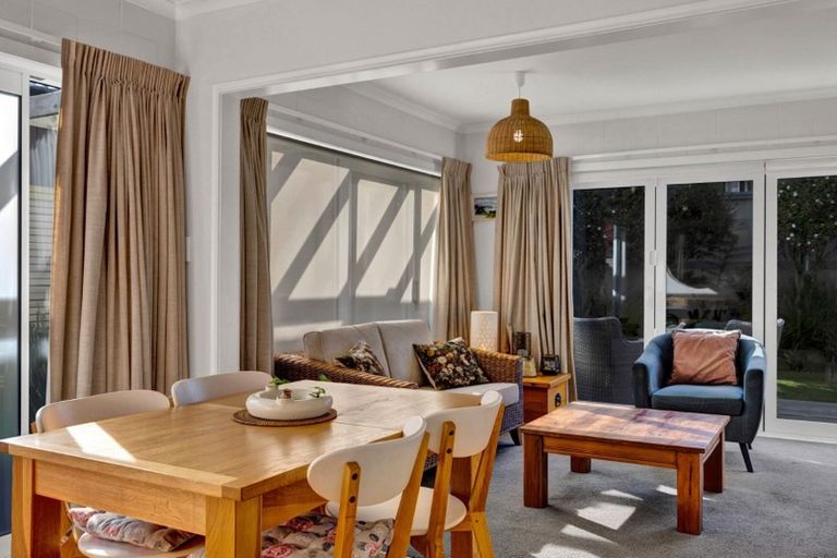 Photo of property in 2/30 Hamblyn Street, Strandon, New Plymouth, 4312