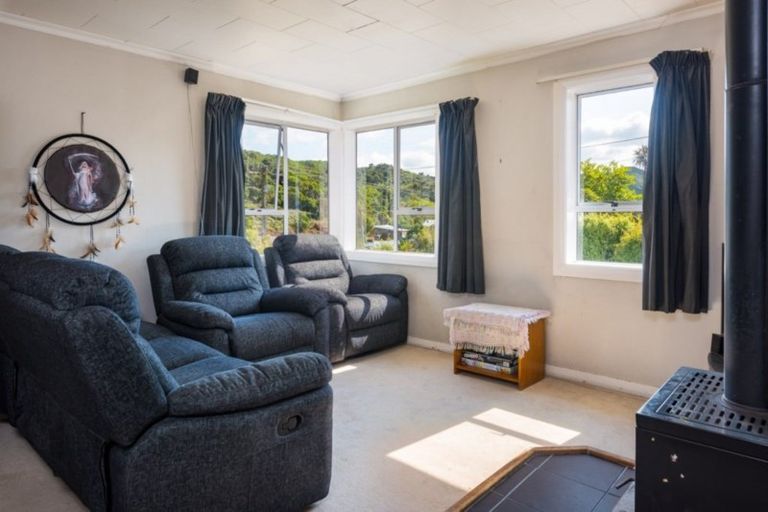 Photo of property in 63 Hampden Street, Picton, 7220