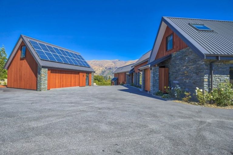 Photo of property in 314 Beacon Point Road, Wanaka, 9305