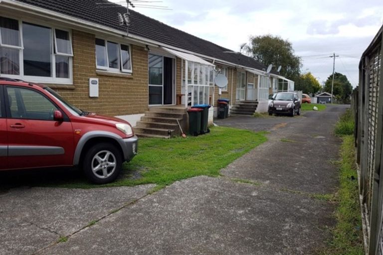 Photo of property in 10 Harding Avenue, Te Atatu South, Auckland, 0610