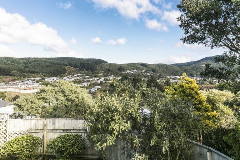 Photo of property in 76 Taylor Terrace, Tawa, Wellington, 5028