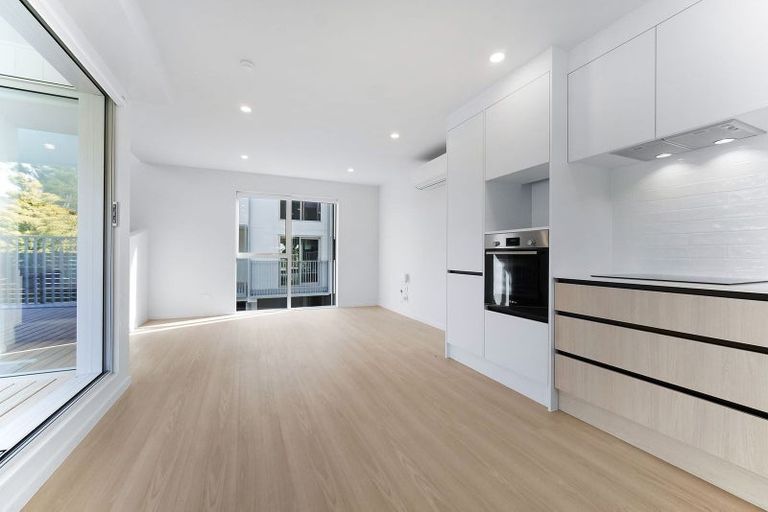 Photo of property in 1/9 Aeroview Drive, Beach Haven, Auckland, 0626