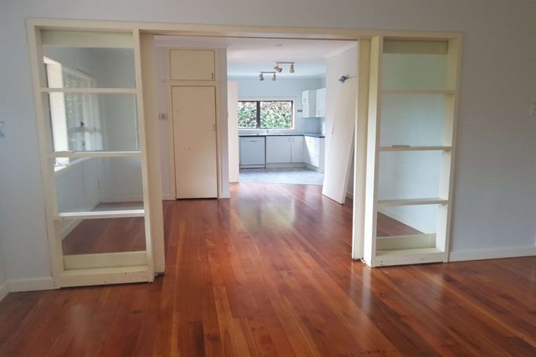 Photo of property in 37 Pakuranga Road, Pakuranga, Auckland, 2010