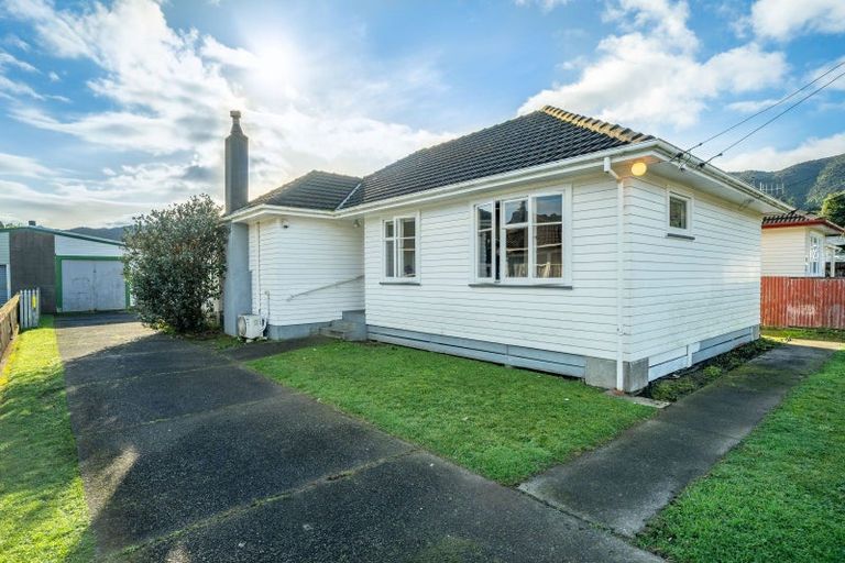 Photo of property in 24 Roberts Street, Wainuiomata, Lower Hutt, 5014