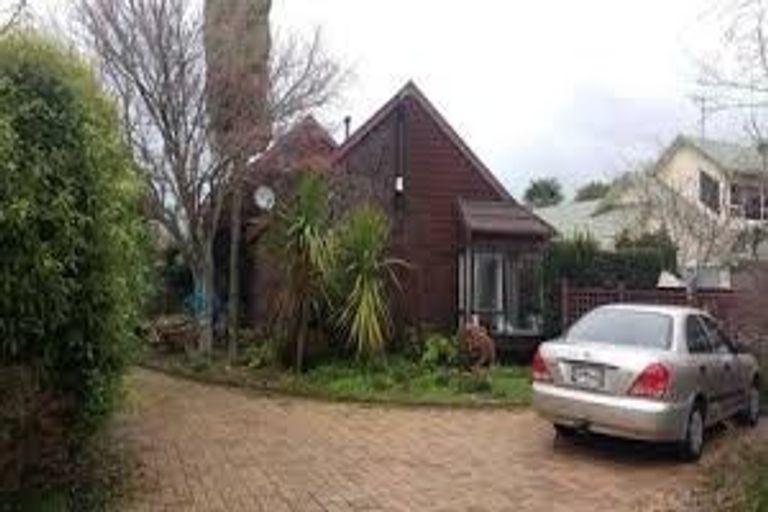 Photo of property in 23 Kensington Place, Fairfield, Hamilton, 3214