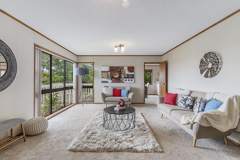 Photo of property in 75 Dalwhinnie Parade, Highland Park, Auckland, 2010