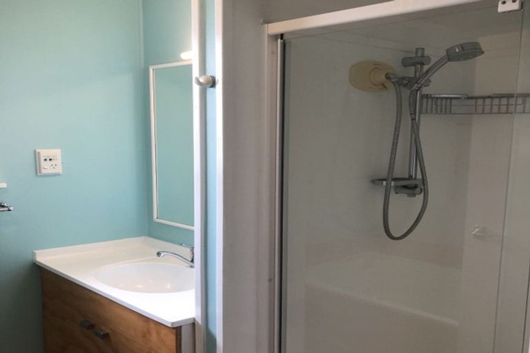 Photo of property in 24 Sequoia Place, Sunnynook, Auckland, 0620